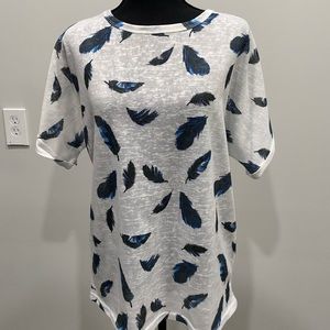 Medium Sweater with feather design.